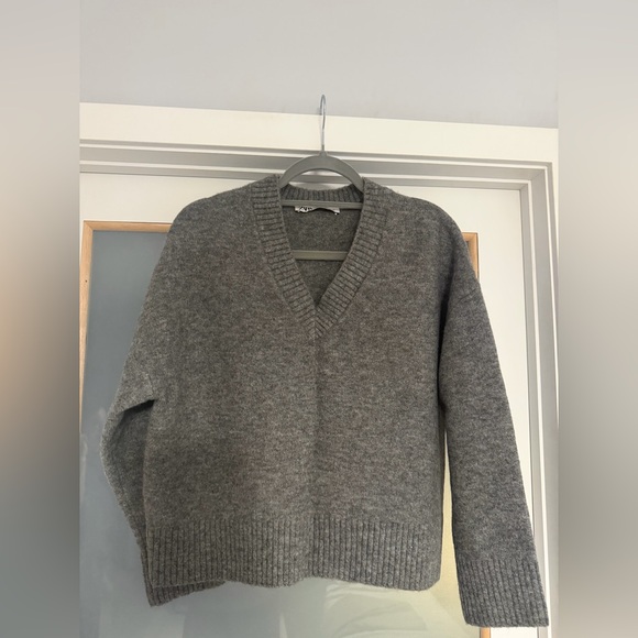 Zara Sweaters - Zara Charcoal V-Neck Cozy Knit Sweater